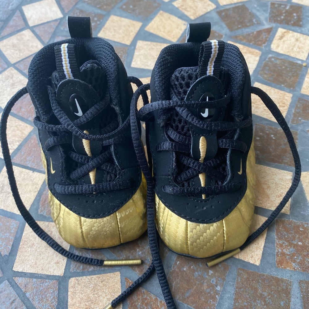 Hold and black Nike toddler shoe
